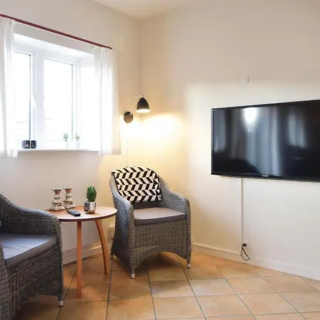 Nice Home In Blavand With Wifi *